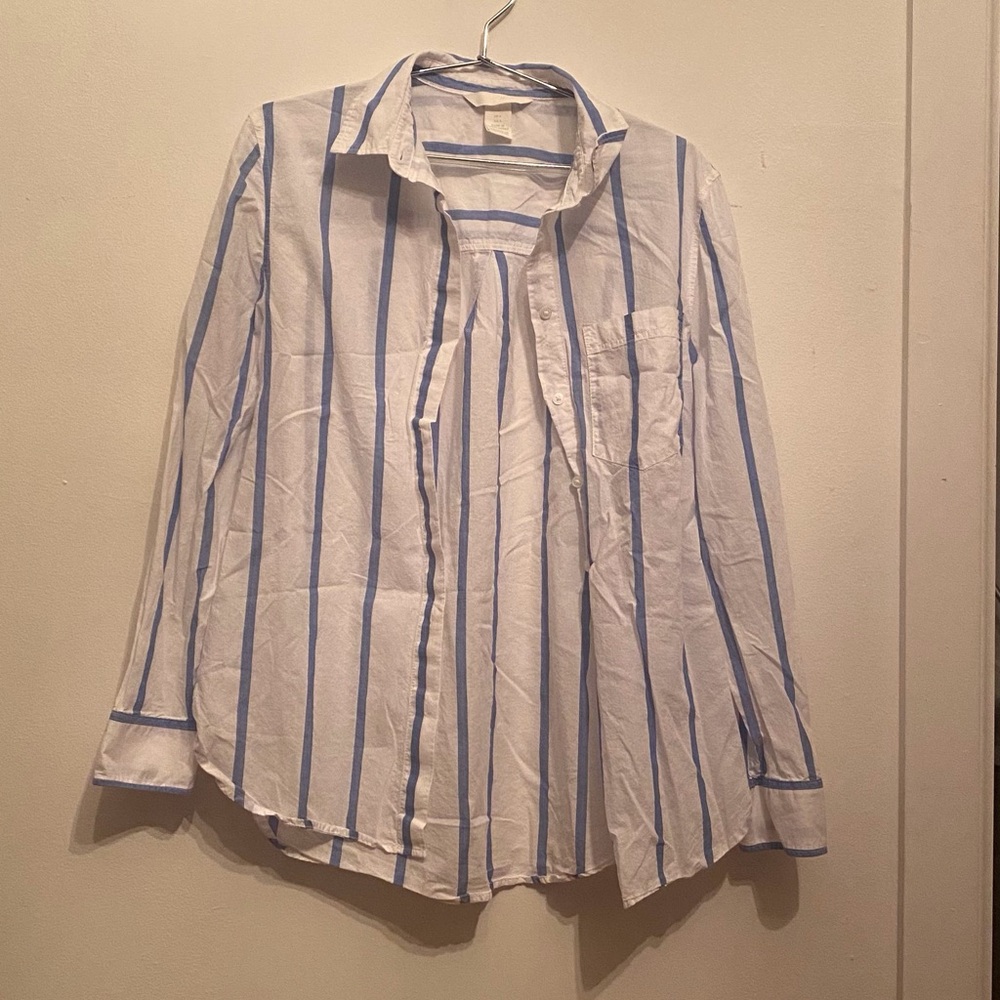 Women’s size 4 stripped blue button down